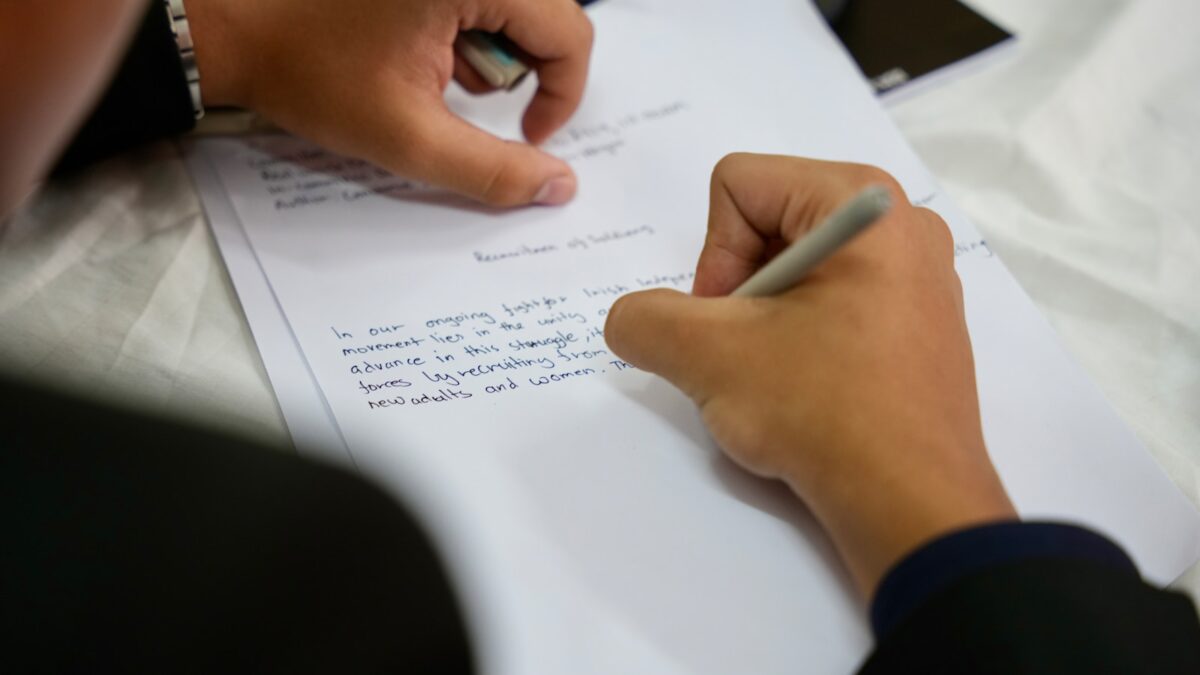 Pitch Deck Copywriting for Founders Who Hate Writing